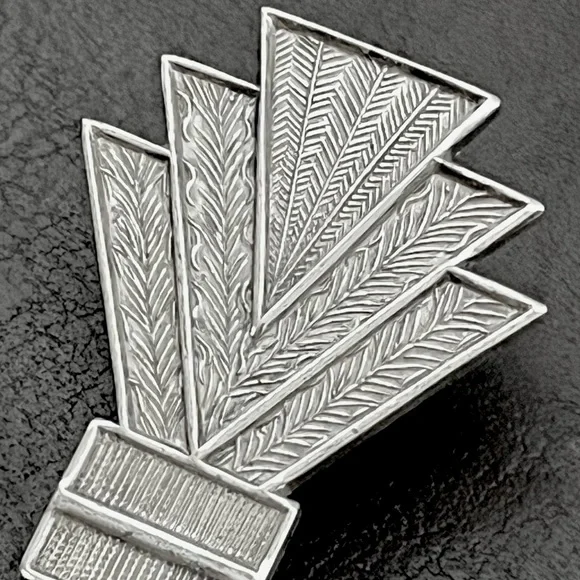 🔴SOLD🔴 Vintage Native American sterling silver intricately stamped earrings - Picture 4 of 7